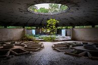 Verlassenes Spa im Verfall. von Roman Robroek – Fotos verlassener Gebäude Miniaturansicht