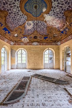 Lost Place - Ik hou van dit soort sierlijke plafonds - Italiaanse villa van Gentleman of Decay