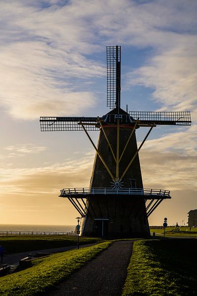 De molen in Vlissingen van Monique Van Den Bogaert