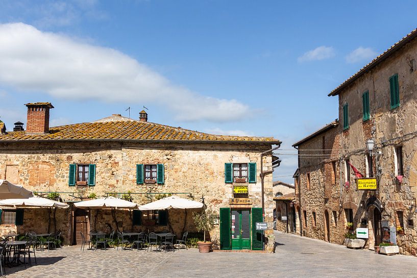 Pleintje in een Toscaans dorp van Mickéle Godderis