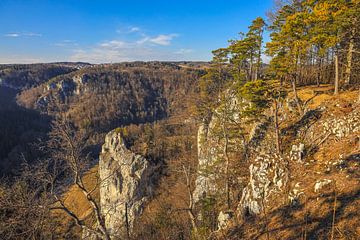Oude stadsrots met Irndorf - Natuurpark Opper-Donau van BlattArt - Christine Horn