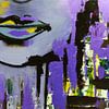 Portrait moderne et abstrait d'une femme en violet et jaune sur Art By Dominic