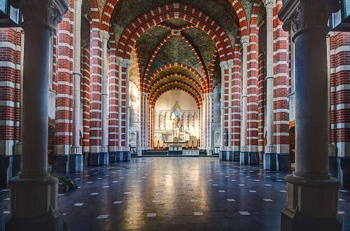 Église colorée sur Truus Nijland