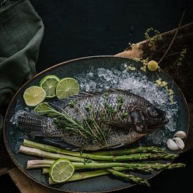 Fish dish with asparagus food photography by Daisy de Fretes