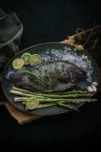 Visgerecht met asperges food fotografie van Daisy de Fretes