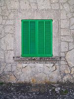 Grüne Fensterläden auf Mallorca | Reisefotografie