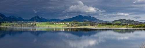 In de spiegel van de natuur: Ochtend aan de Hopfensee
