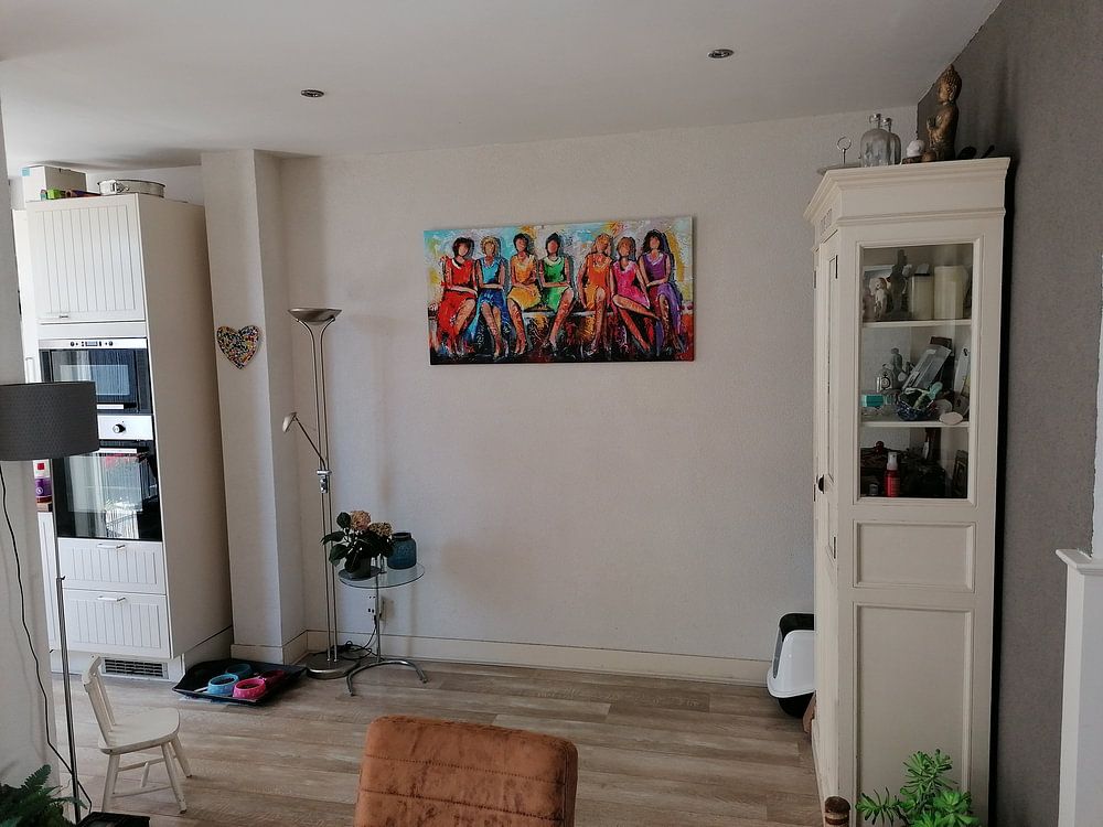 Ladies sitting together  by Vrolijk Schilderij 