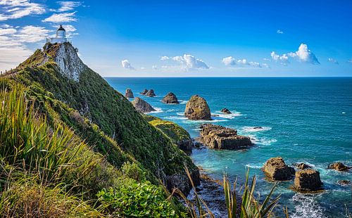 Faro en Punta Taiaroa, península de Otago, Nueva Zelanda