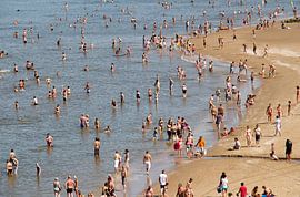 Pootjebaden in Schevenignen van Jan Kranendonk