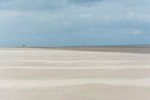 Verlaten strand van Marian Sintemaartensdijk