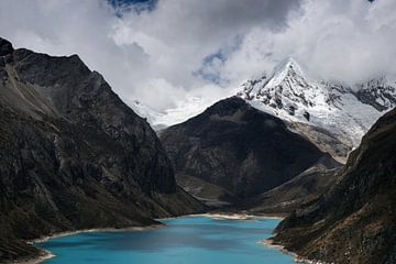 Lago Paron in Peru's Andes mountains by Laurine Hofman