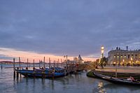Zonsondergang Venetië met gondels bij San Marcoplein 3