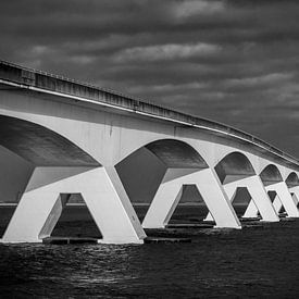 The Bridge 1 van Ingrid Kerkhoven Fotografie