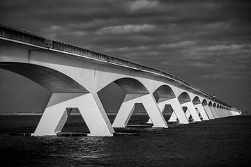 The Bridge 1 van Ingrid Kerkhoven Fotografie