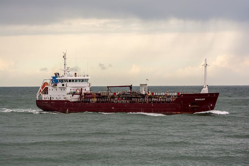 Le pétrolier Oracliff en route vers le port de Rotterdam. par scheepskijkerhavenfotografie