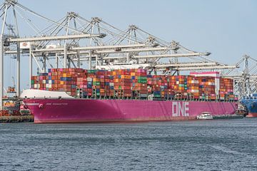 Containerschiff ONE Manhattan der Reederei ONE. von Jaap van den Berg