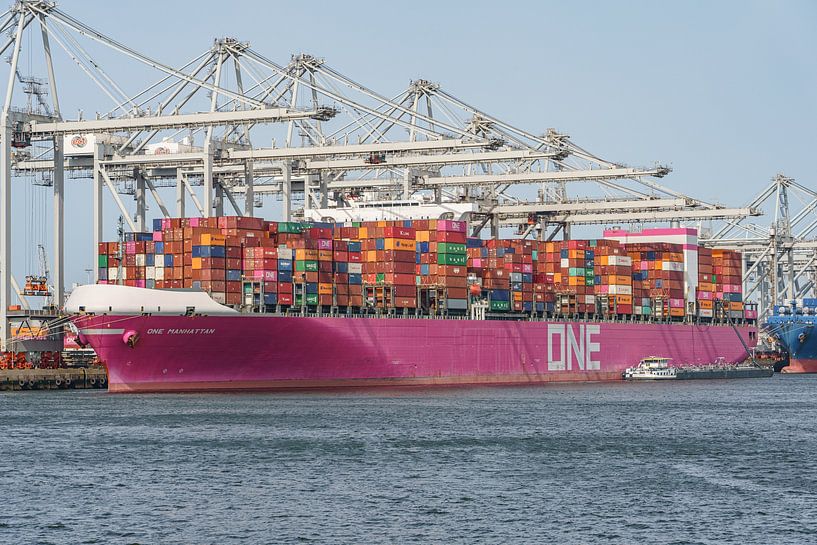 Containerschiff ONE Manhattan der Reederei ONE. von Jaap van den Berg