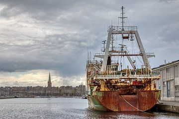 Vistrawler in de haven van Saint-Malo