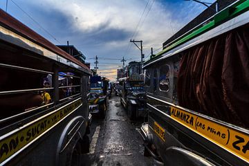 Jeepney-Straße auf den Philippinen von Brandon Lee Bouwman