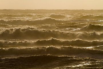 Surf during storm with sunset by Menno van Duijn