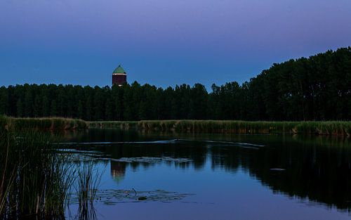 Nice picture of the water tower in Axel after sunset