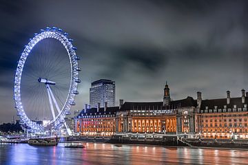 De London Eye na zonsondergang van Gerry van Roosmalen