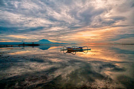 Lever de soleil serein à Sanur sur Laimute Kuriene