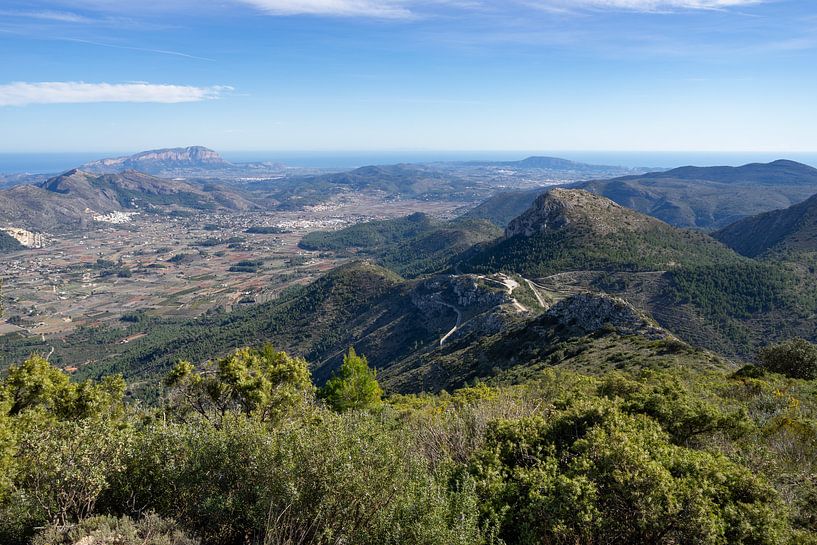 Montagnes et vallées de la côte méditerranéenne par Adriana Mueller