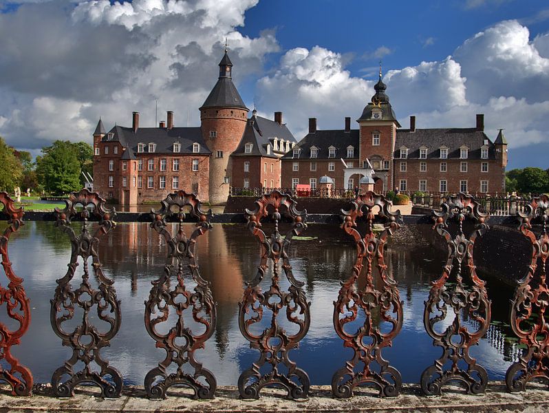 Château avec clôture par Edgar Schermaul