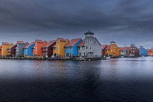 Colourful houses at Reitdiep harbor! van Robert Kok