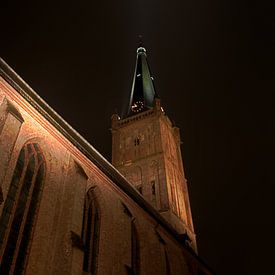 kerk van Staanwijk in de nacht von Robin Veenink