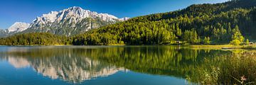 Lautersee en Karwendelgebergte van Walter G. Allgöwer