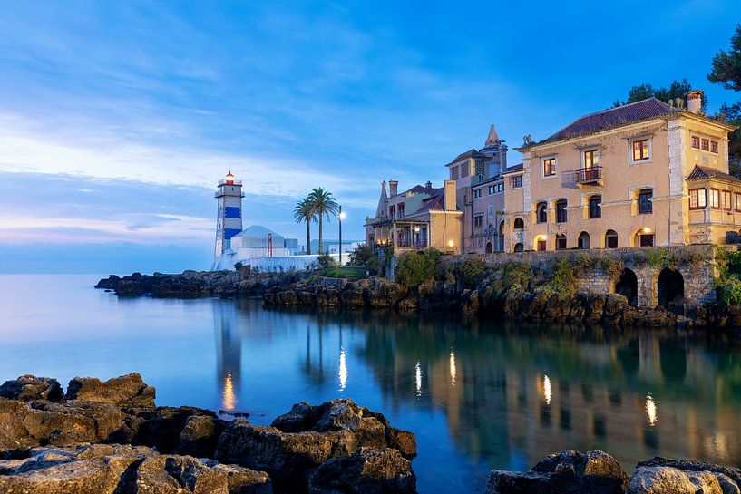 Leuchtturm Santa Marta in Cascais zur blauen Stunde von Tilo Grellmann