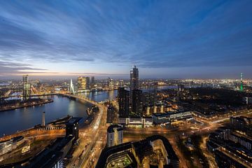 Prachtig uitzicht op Rotterdam skyline foto