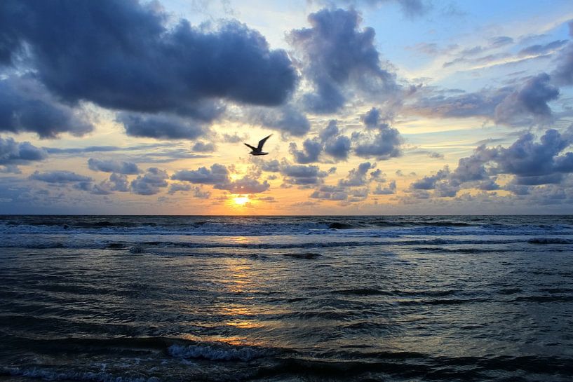 Coucher de soleil au bord de la mer par Geert Heldens