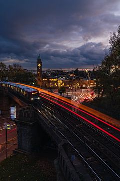 Voyage nocturne en métro dans le port de Hambourg sur Oliver Preuss