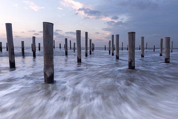 Palen in de zee bij Palendorp Petten van KB Design & Photography (Karen Brouwer)