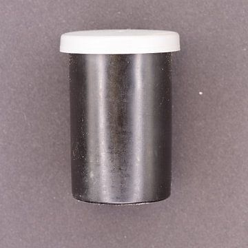 Schwarzer 35-mm-Filmbehälter mit weißer Kappe von de-nue-pic