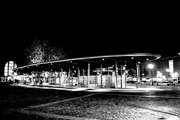 Het busstation bij nacht