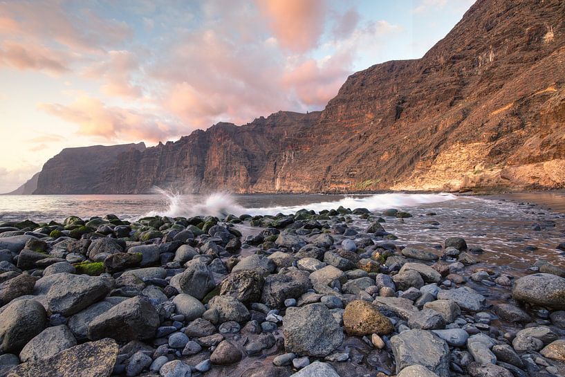 Los Gigantes by Sander Knopper