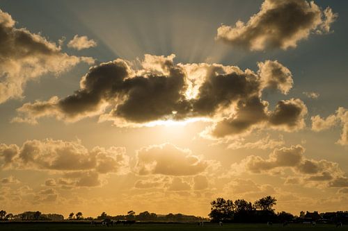 Zeeland Sonne hinter den Wolken