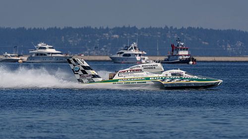 H1 Unlimited hydroplane raceboot.