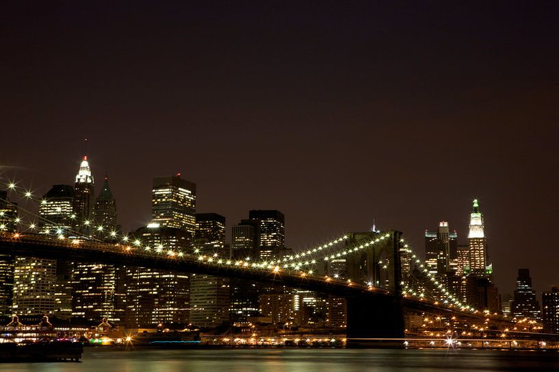 Skyline, New York met Brooklyn Bridge van Gerrit de Heus