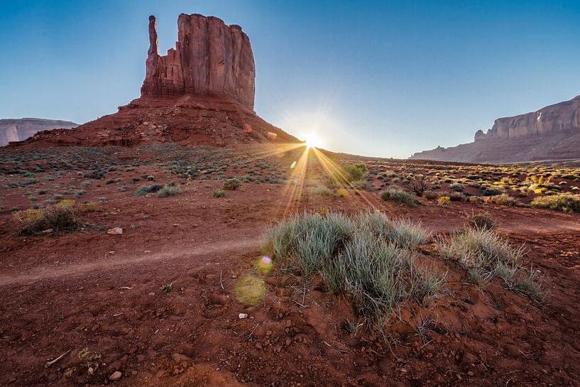 Zonsondergang in Monument Valley van Easycopters