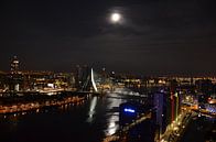 Rotterdam en de Maas onder een volle Maan van Marcel van Duinen thumbnail