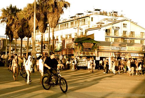 Venice Beach 2 sepia, California van Samantha Phung