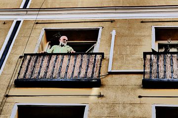 Madrid - Grote smurf op balkon van Wout van den Berg