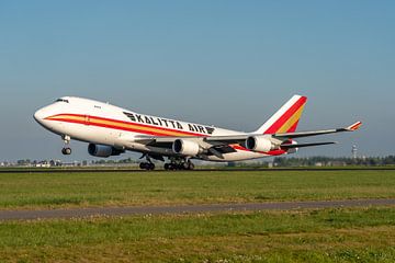 Take-off Kalitta Air Boeing 747-400F vrachttoestel. van Jaap van den Berg