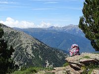 Rugzak in de stilte van de bergen